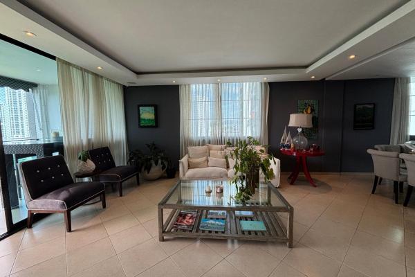 Modern apartment in altos del golf