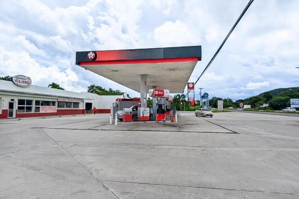 Venta de gasolinera con 2 locales comerciales en penonomé