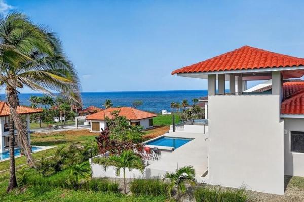 Casa moderna con vista al mar en andromeda estates pedasi