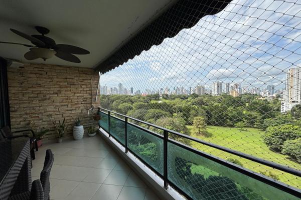 Modern apartment in altos del golf