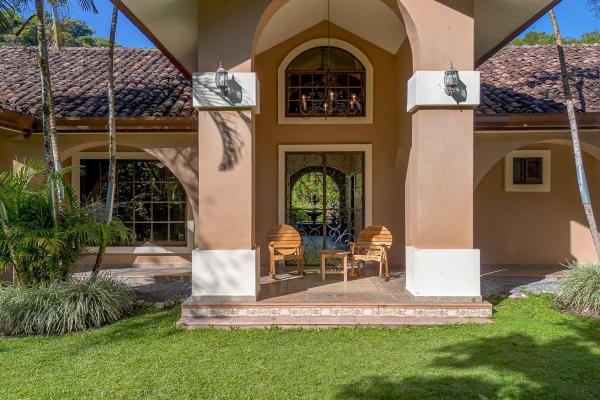 Two villas with 6 bedrooms and mountain views