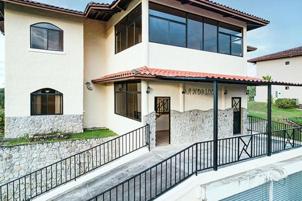 Rare ground-floor canyon view condo in los molinos