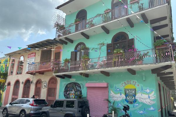 Edificio listo para operar en santa ana. (casa chocolate)