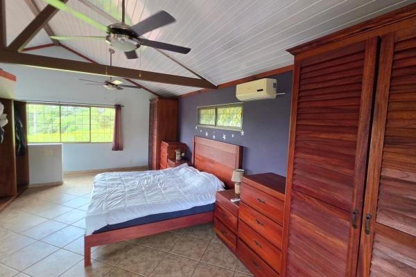 Casa familiar con jardines y taller en un terreno de 3486 m² en potrerillos