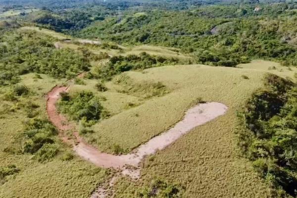 7.5 hectares land, ocean and mountains views