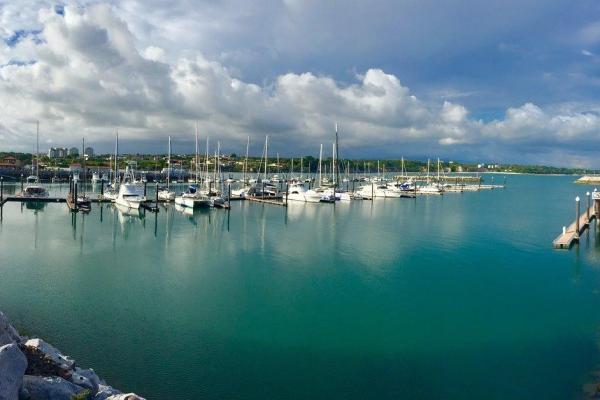 Beachfront apartment with ocean view, ph las olas