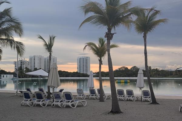 Furnished 2-level apartment near the beach