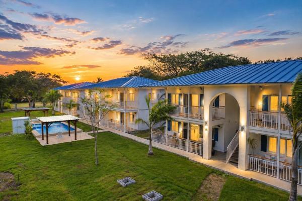 Complejo de apartamentos de 12 unidades en venta - pedasi, panamá
