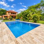 Sale of 5-bedroom house with private pool and garden in coronado