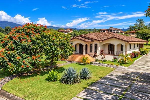 Spacious 3-bedroom home for sale in boquete