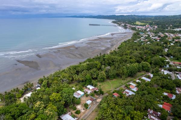 Más de un acre de terreno titulado frente al mar en puerto armuel