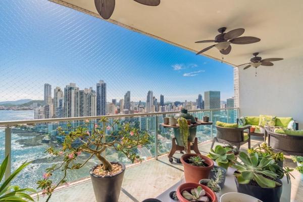 Exclusive 3-bedroom apartment with spacious layout