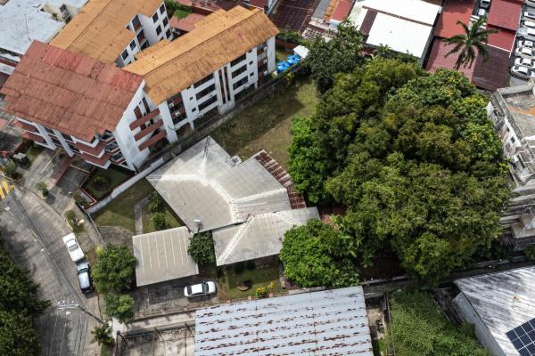 Venta terreno con casa en el carmen de 1,336.95m2