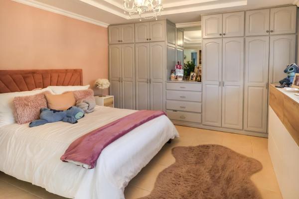 Venta de casa de 2 niveles en altos de panamá