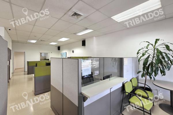 Commercial premises for sale in tumba muerto