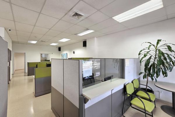 Commercial premises for sale in tumba muerto