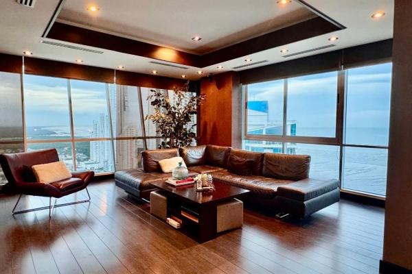 Penthouse 397m2 two floors full of light sea views