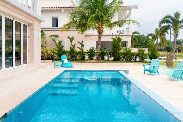 Casa frente a la playa en buenaventura, panamá