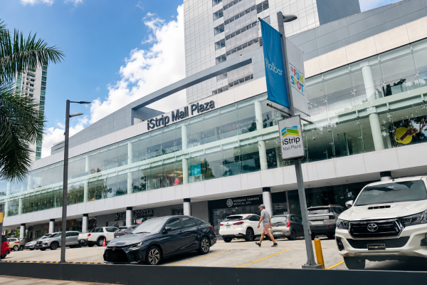 Aquiler de local en istrip mall plaza