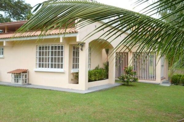 House for sale with land in coloncito, chame