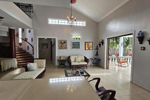 House in coronado with pool and 1000m2 land