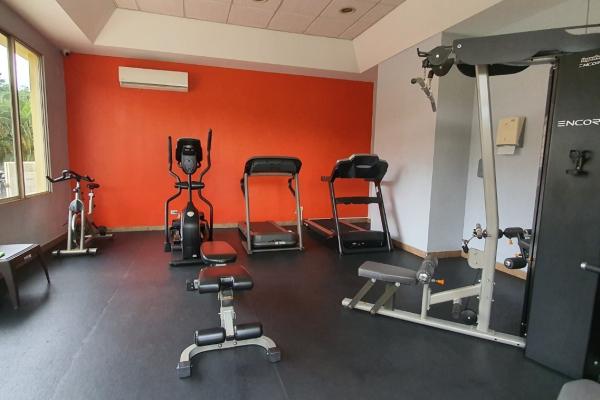 Venta casa en condado del rey complejo cerrado