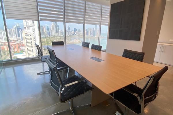 Se vende oficina remodelada en balboa office center