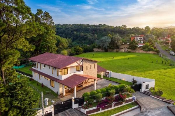 Furnished luxury home in santa lucia, boquete