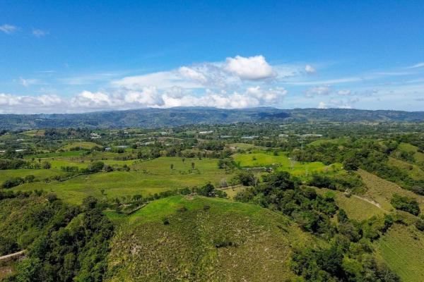 Amplia propiedad de 146.652 ha con fuentes de agua