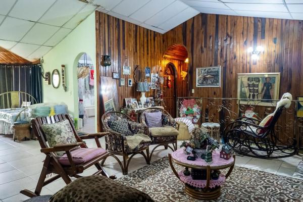 Highland home with 2 hectares in volcan