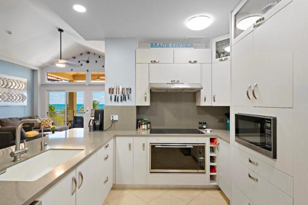 Apartamento de 3 rec. frente al mar en playa la barqueta panamá