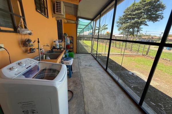 Se vende casa con 4 apartamentos