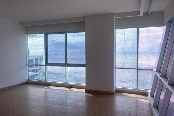 Banco vende penthouse en ph titanium