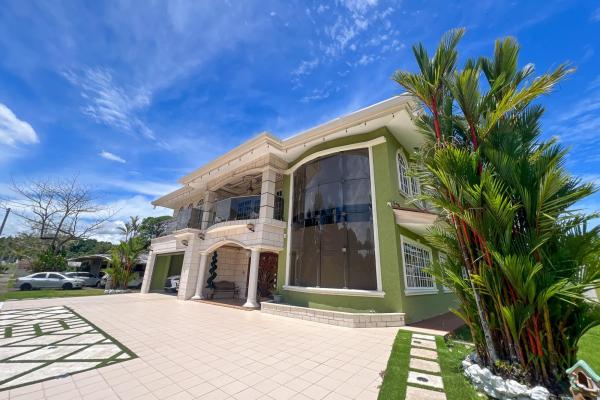 Se vende casa en urbanización margarita, colón