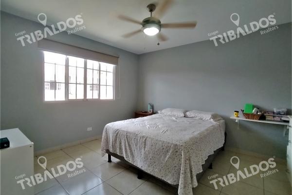 Venta de casa adosada en villa de las azores en villa lucre