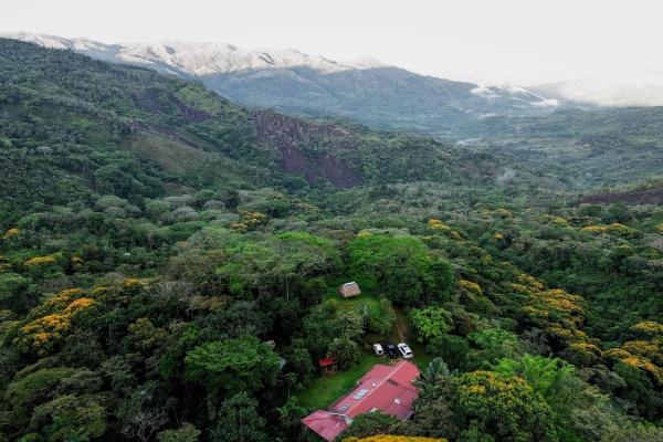 Hermosa casa y finca de café fuera de la red