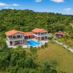 Ocean view villa with 6 apartments and pool