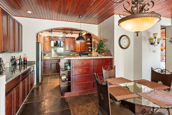 Elegante casa estilo colonial en valle escondido boquete