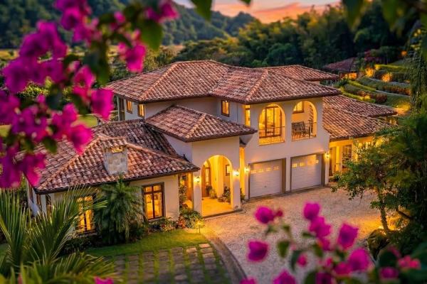 Lujosa residencia en valle escondido