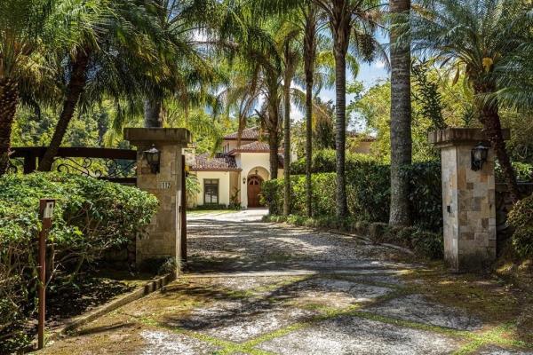 Luxurious estate residence in valle escondido