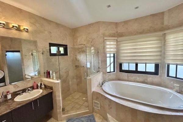 Spectacular house for sale in sunset coast