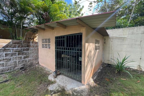 Casa con piscina en lote de 2.239 m²