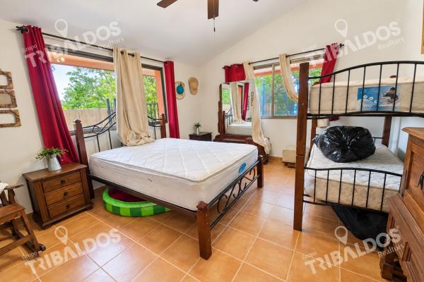 Sale of 5-bedroom house with private pool and garden in coronado