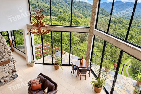 Casa en venta en el valle de antón con 1.1 hectáreas de terreno y vistas a las montañas