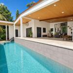 Oceanfront home with swimming pool in mata oscura