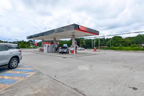 Venta de gasolinera con 2 locales comerciales en penonomé