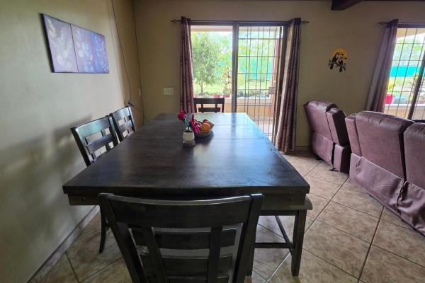 Casa familiar con jardines y taller en un terreno de 3486 m² en potrerillos