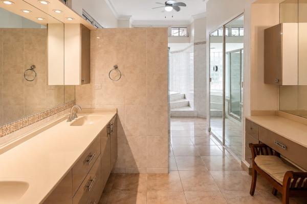 Venta de casa duplex en altos del golf