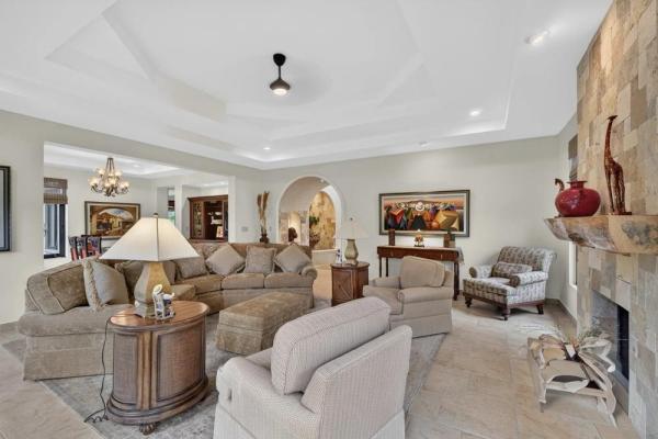 Luxurious estate residence in valle escondido