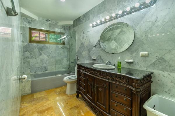 Residence for rent in altos del golf